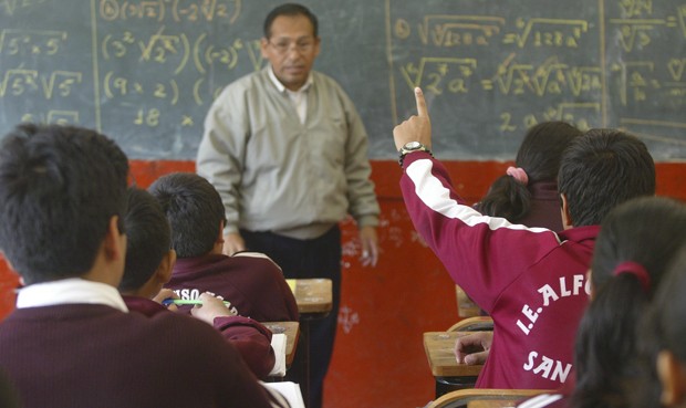 Decreto Supremo Nº 296-2016-EF establece la remuneración mensual de los Auxiliares de Educación nombrados y contratados