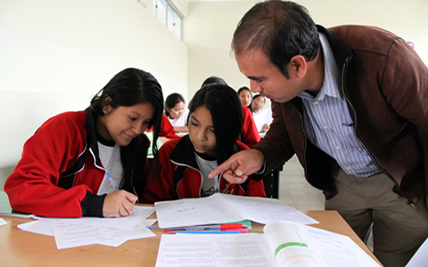 Más de 160 mil docentes contratados recibirán aumento de sueldo a partir de agosto de este año