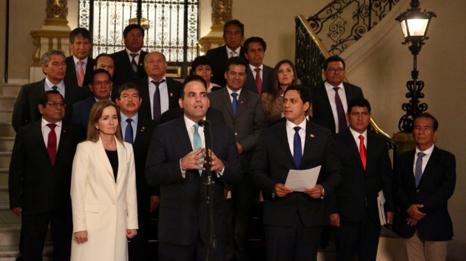 Gobernadores regionales, premier Zavala y ministra Martens: Gobierno adelantará a diciembre aumento de sueldos a maestros