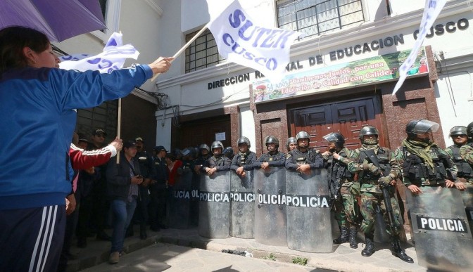 Huelga de maestros continúa en Cusco y desconocen propuesta hecha por el Gobierno