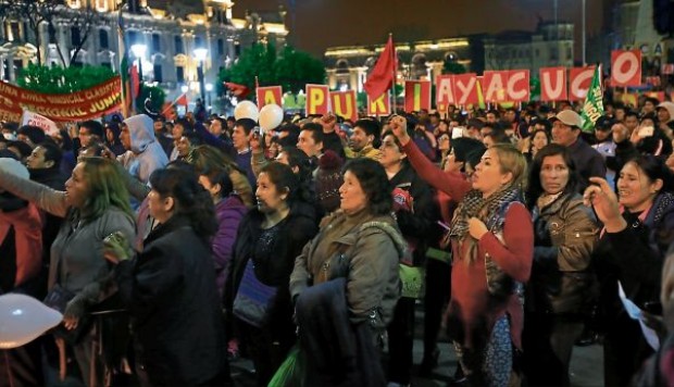 Si hay solución, la huelga continúa, un artículo de Fernando Tuesta