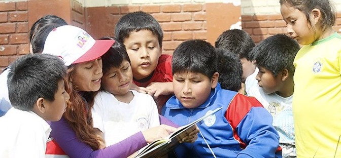 Docentes en Perú: más mujeres que hombres y la mayoría sin posgrado