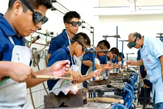 Más de 250 mil estudiantes de Cetpro recibirán título a nombre de la Nación