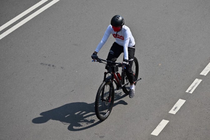 Servidores públicos tendrán un día pagado sin trabajar si asisten en bicicleta