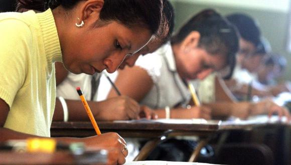 Congreso dejó sin efecto ley que repone a docentes desaprobados